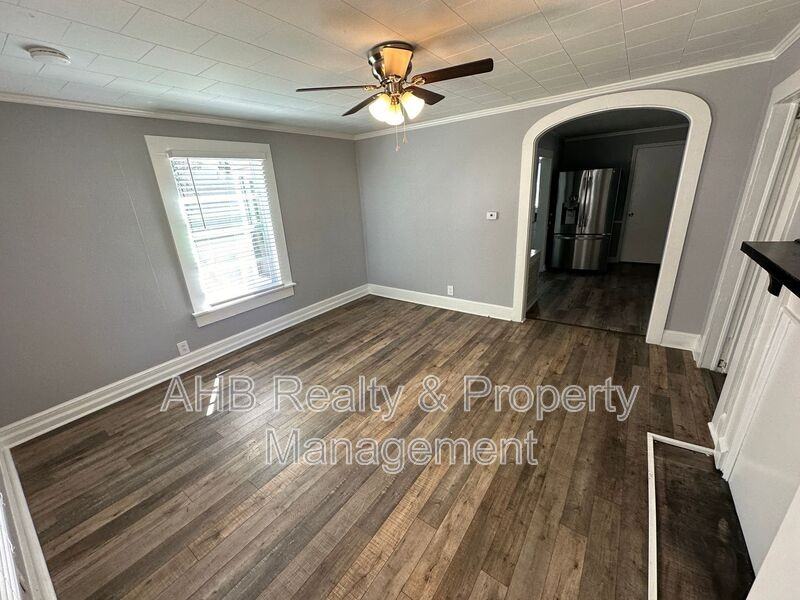615 Georgia Ave - Photo 7 of 19