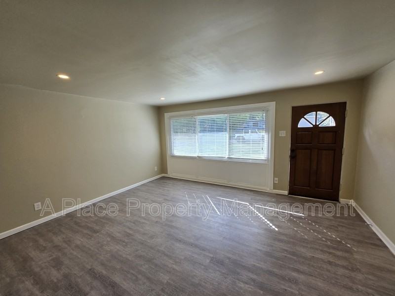 3912 Engler Ave - Photo 3 of 11