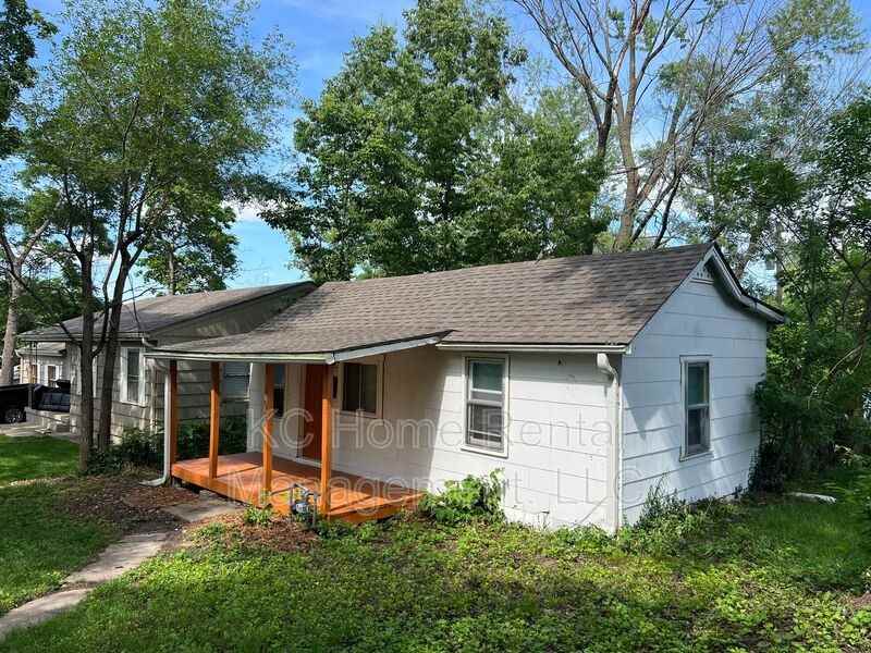 805 S Logan Ave - Photo 3 of 19