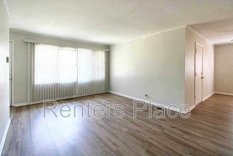 1515 W Latimer Ct - Photo 3 of 19