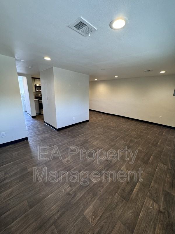 419 Atrisco Dr Swunit B - Photo 3 of 16