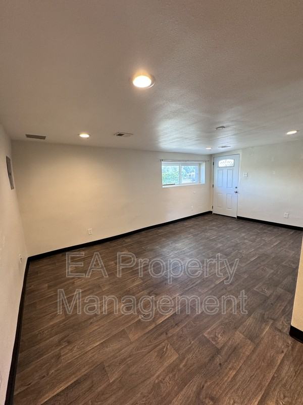 419 Atrisco Dr Swunit B - Photo 4 of 16