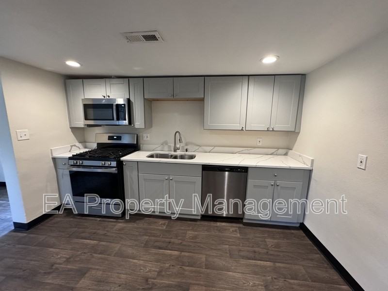 419 Atrisco Dr Swunit B - Photo 7 of 16