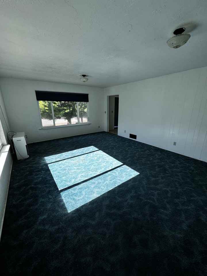 1211 Lassen Ln - Photo 3 of 16