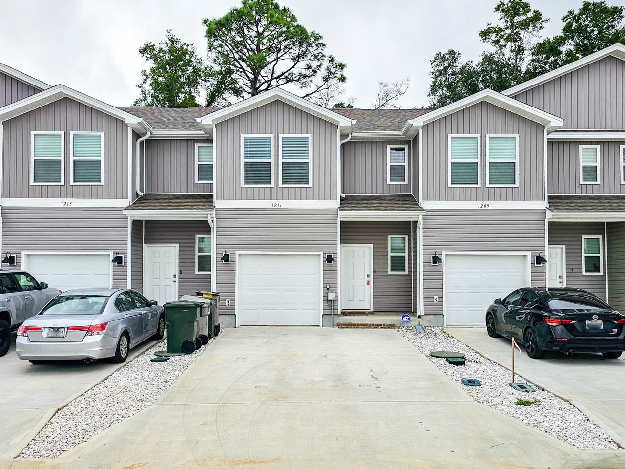 1211 Fairchild Village Dr - Photo 2 of 27