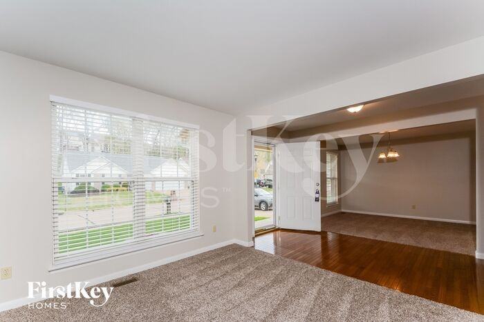 1156 Oak Hollow Dr - Photo 2 of 15