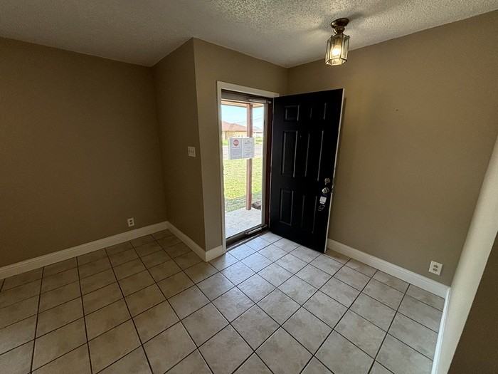 4725 Princeton Ave - Photo 3 of 45