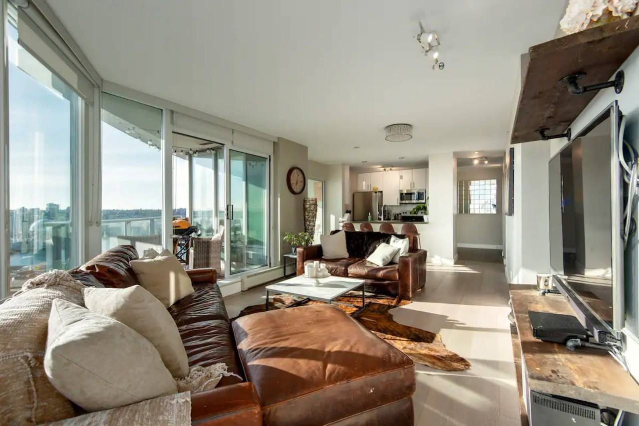 Firenze - 58 Keefer Place #2308 - Photo 2 of 27