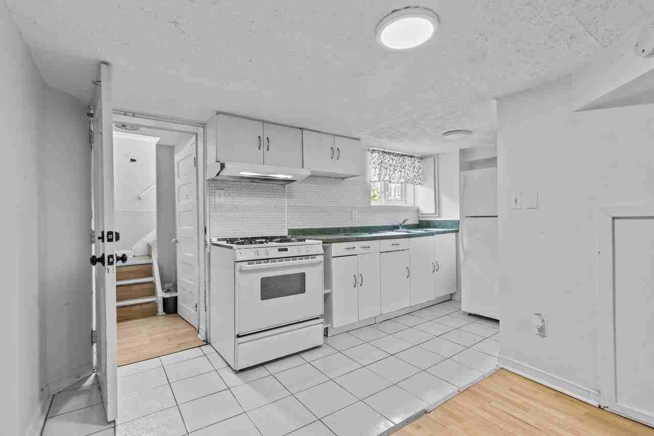 558 Christie Street #BSMT - Photo 4 of 15