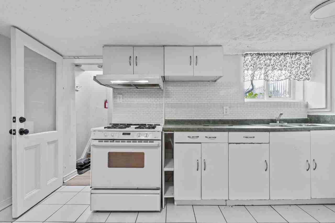 558 Christie Street #BSMT - Photo 5 of 15