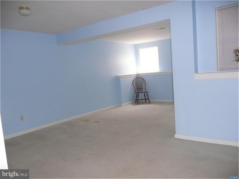 5 Barclay Dr - Photo 3 of 20