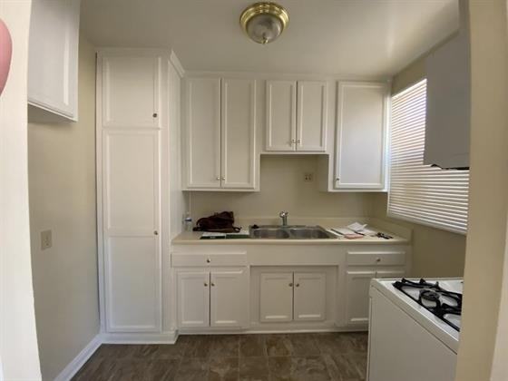 131 1/2 N Kenwood St #13112 - Photo 3 of 8