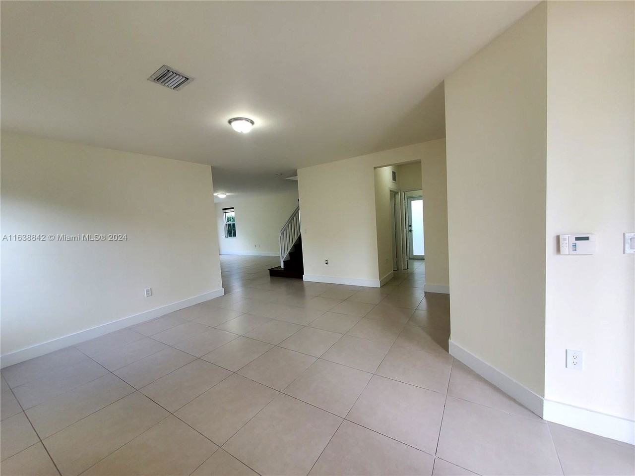 6940 Nw 104th Ct - Photo 3 of 8