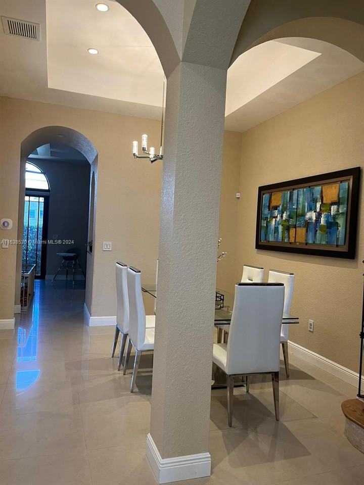 356 Malaga Ave #354 - Photo 2 of 8