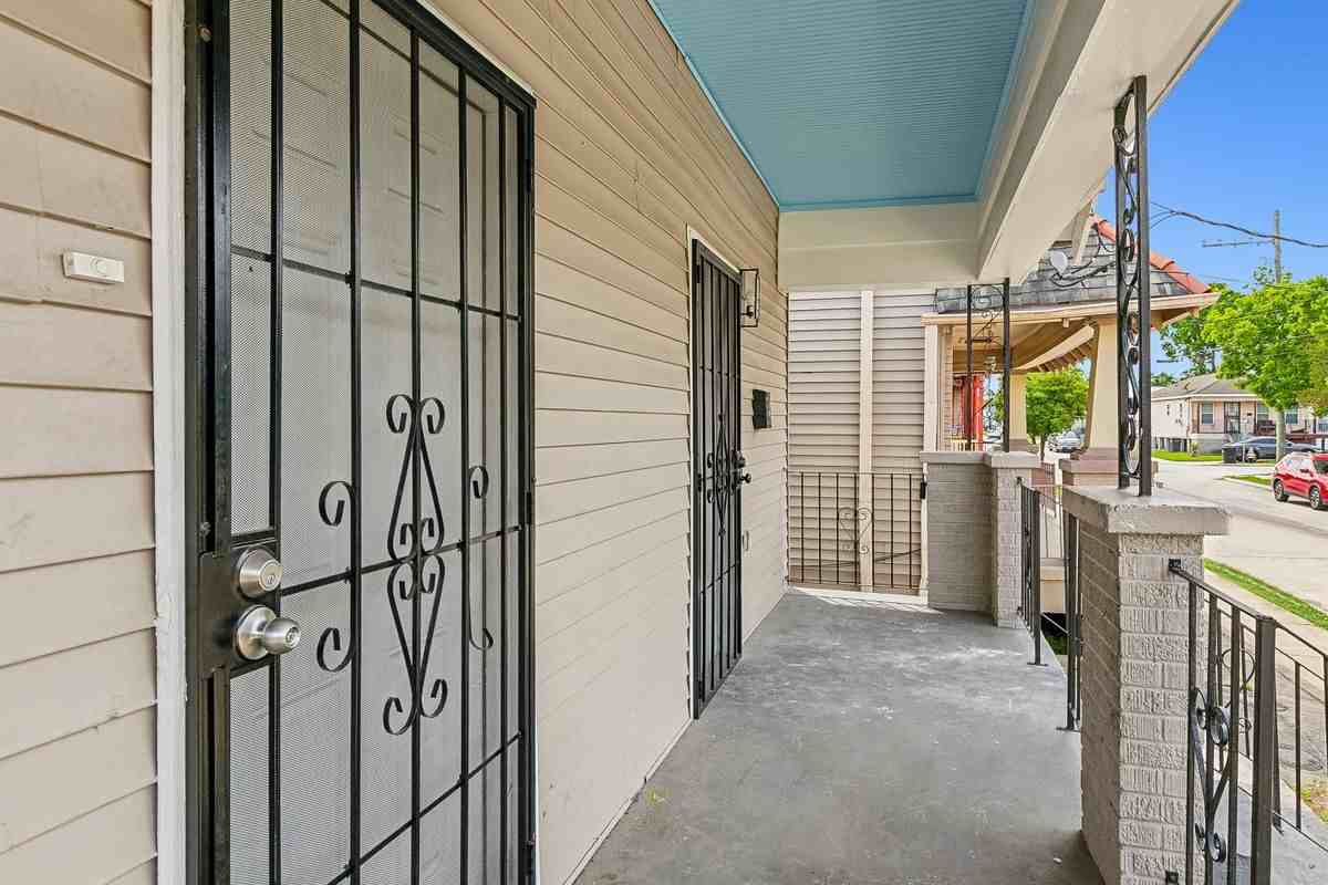 2562 N Galvez St - Photo 2 of 25