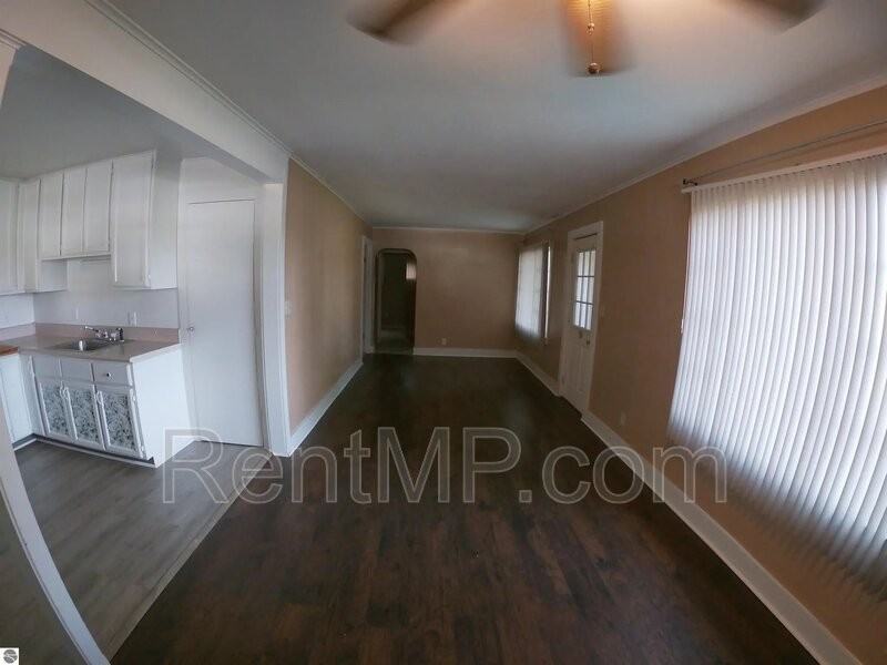 620 E Gaylord St - Photo 7 of 16