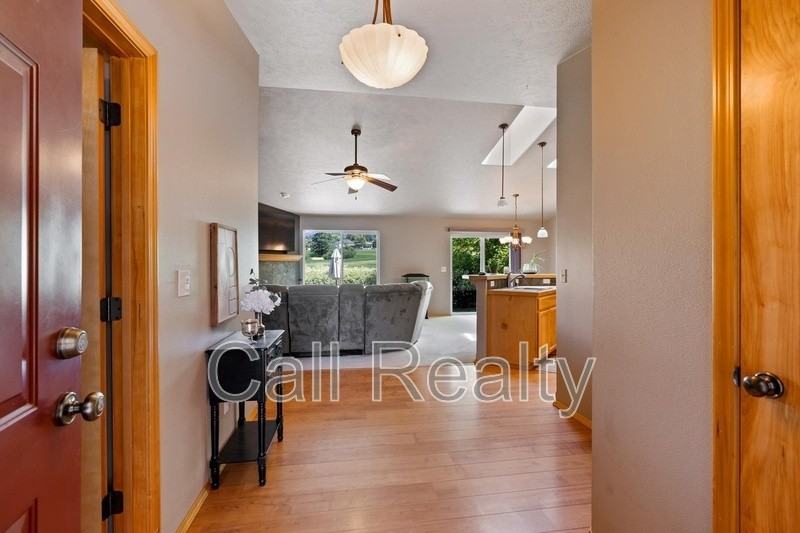 5211 S Myrtle Ln - Photo 3 of 20