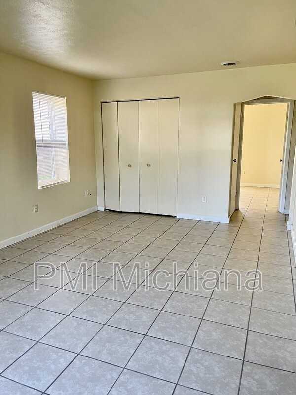 19944 Croswell St - Photo 2 of 12