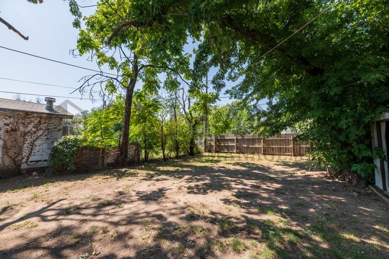 617 N Clara St - Photo 5 of 21