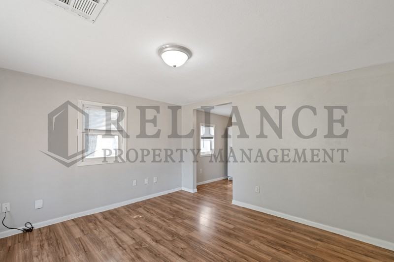 617 N Clara St - Photo 7 of 21