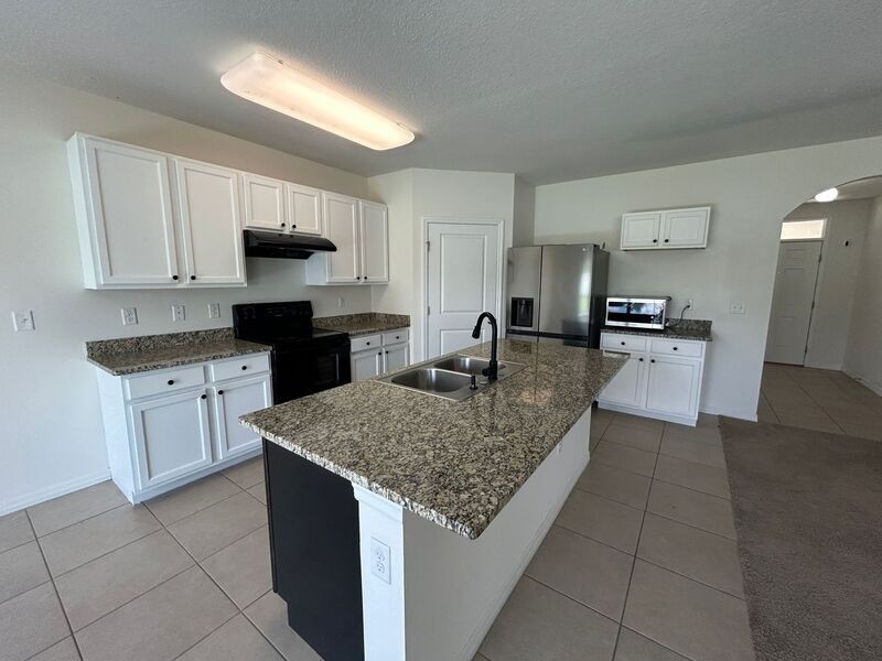 10913 Stebbing Ct - Photo 2 of 43