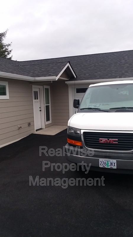 122 Sw Jenn Way - Photo 2 of 16