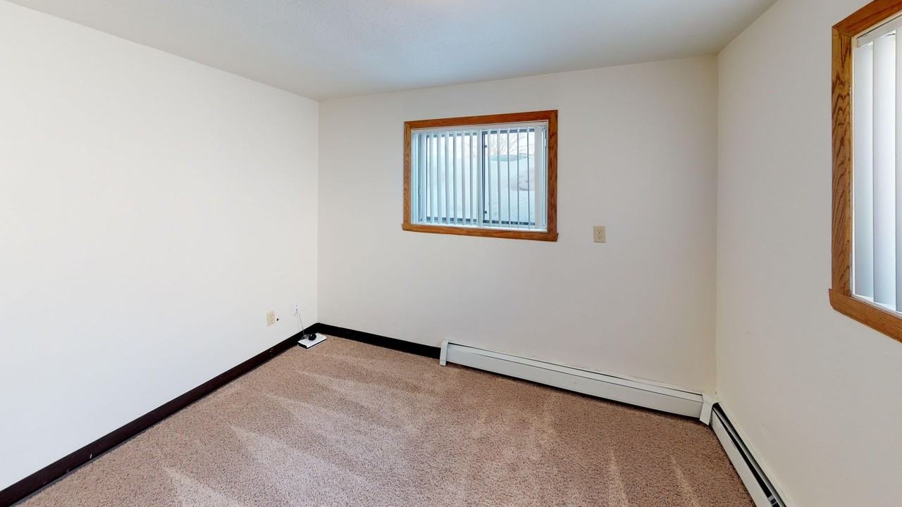 Pershing Park Apartments - Photo 4 of 10