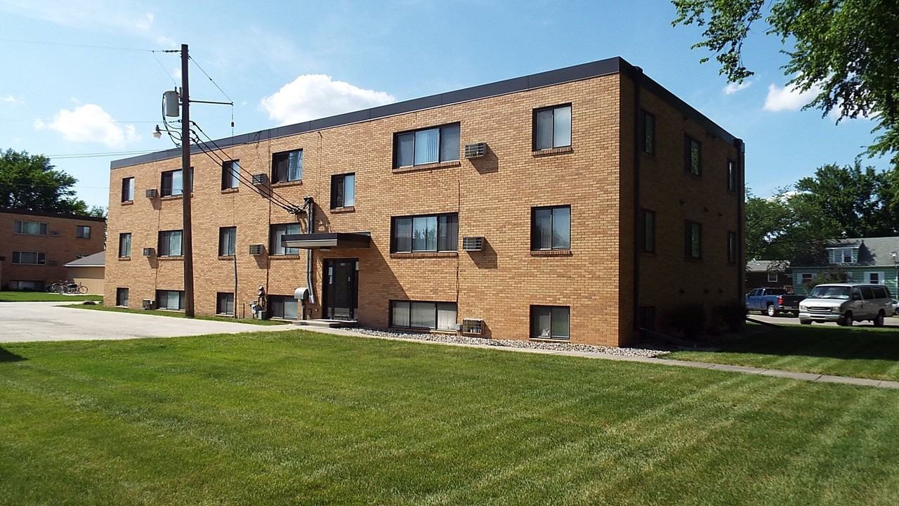 Pershing Park Apartments - Photo 7 of 10