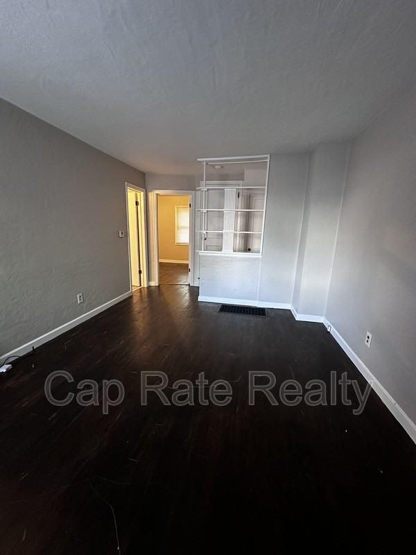 322 S Powell Ave - Photo 3 of 21
