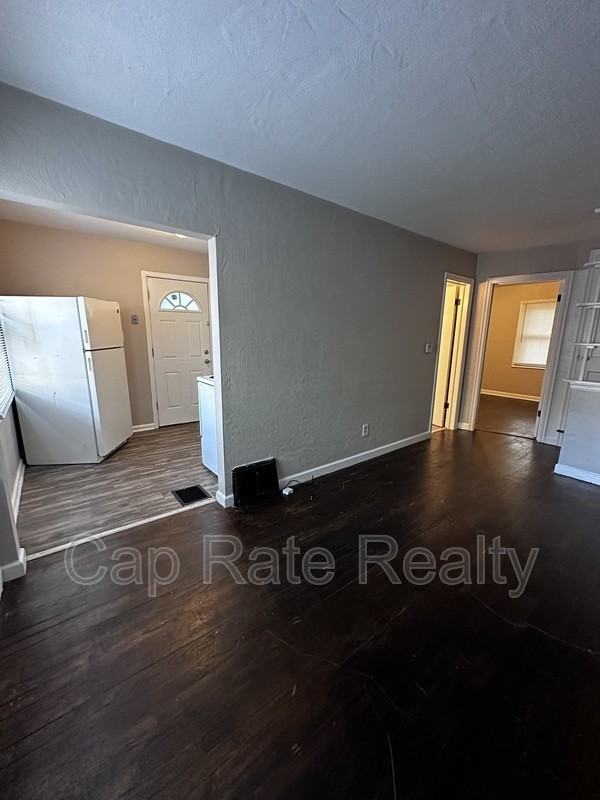 322 S Powell Ave - Photo 4 of 21