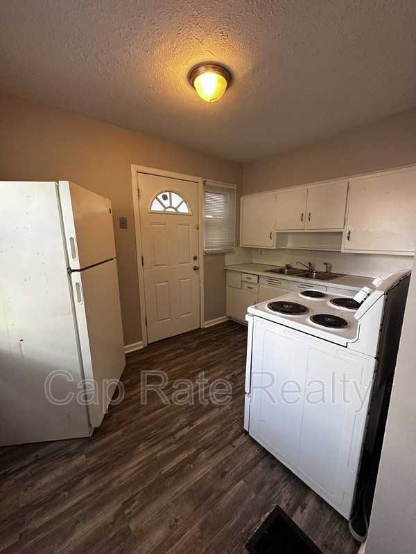 322 S Powell Ave - Photo 6 of 21