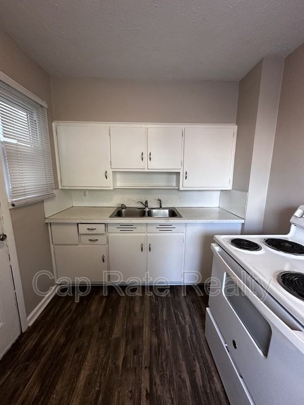322 S Powell Ave - Photo 7 of 21