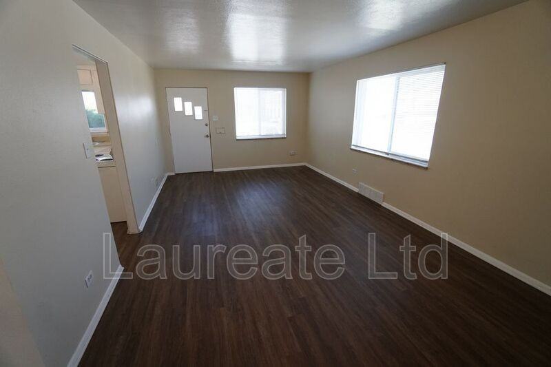 2202 S Cherokee St - Photo 2 of 11