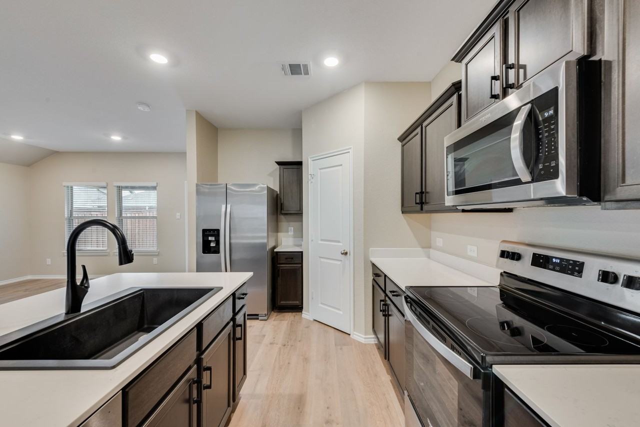 13140 Sanctuary Dr - Photo 7 of 32