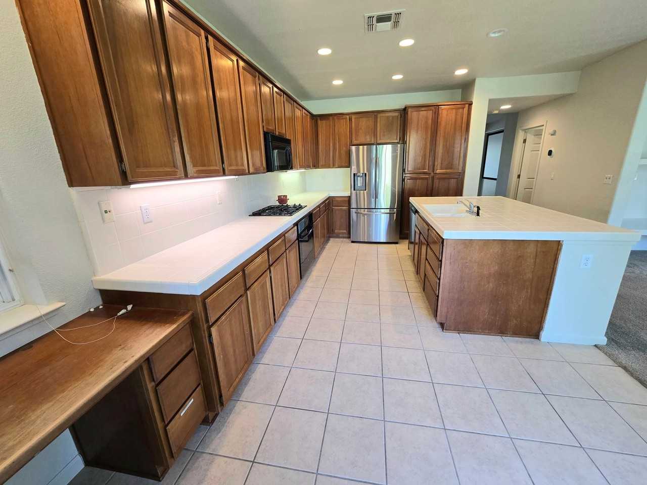 2509 Sloan St - Photo 5 of 30