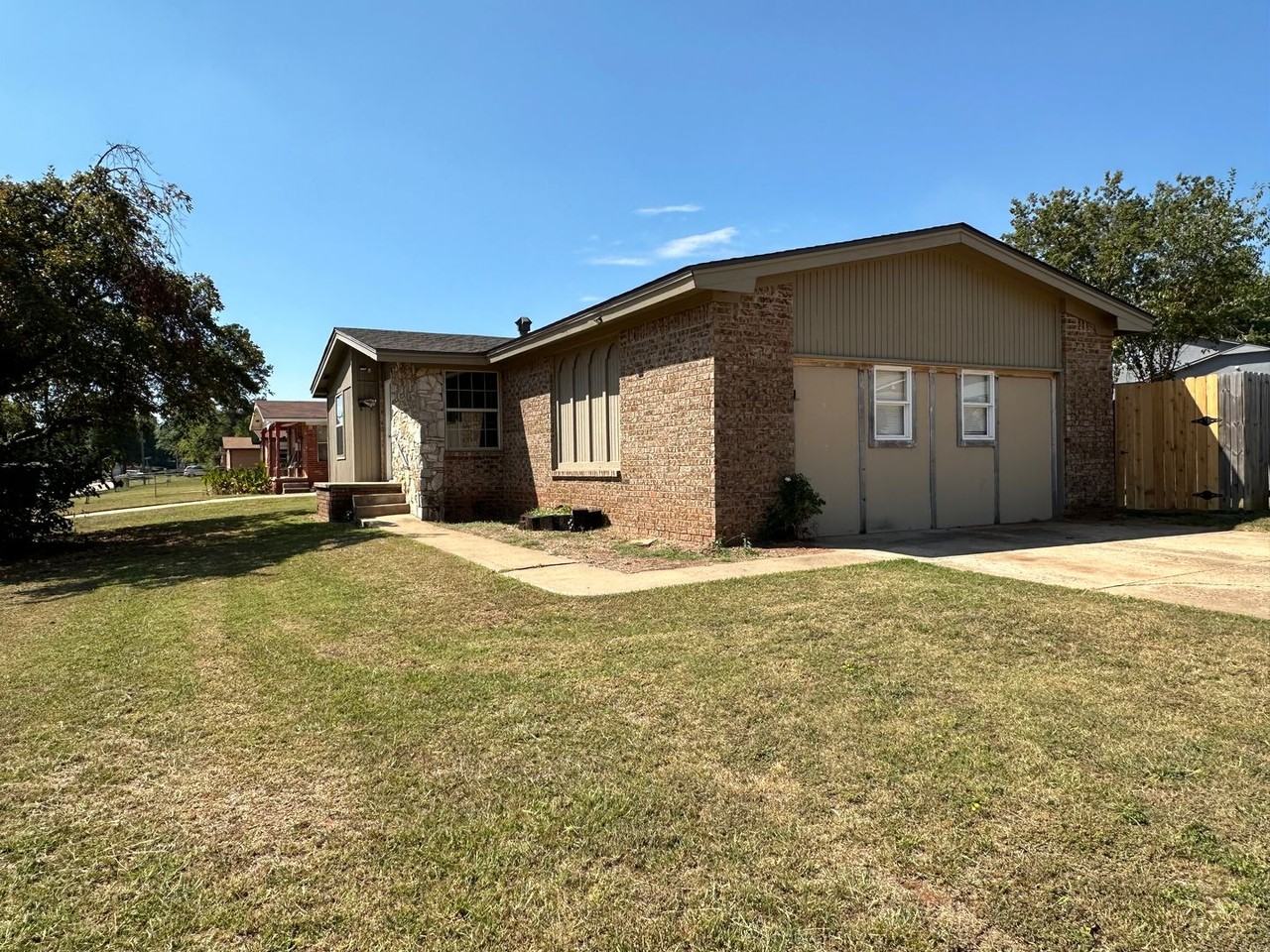 4207 Shadybrook Drive - Photo 2 of 27