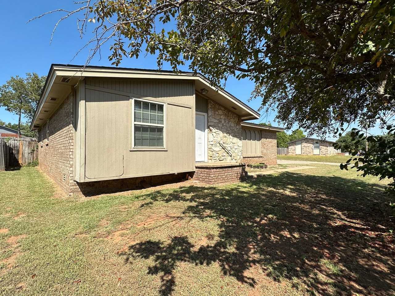 4207 Shadybrook Drive - Photo 3 of 27