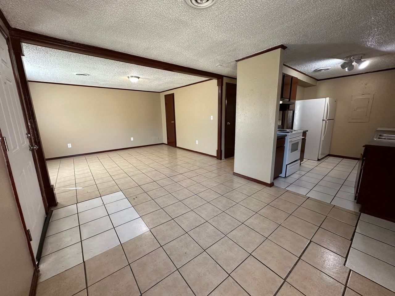 4207 Shadybrook Drive - Photo 5 of 27