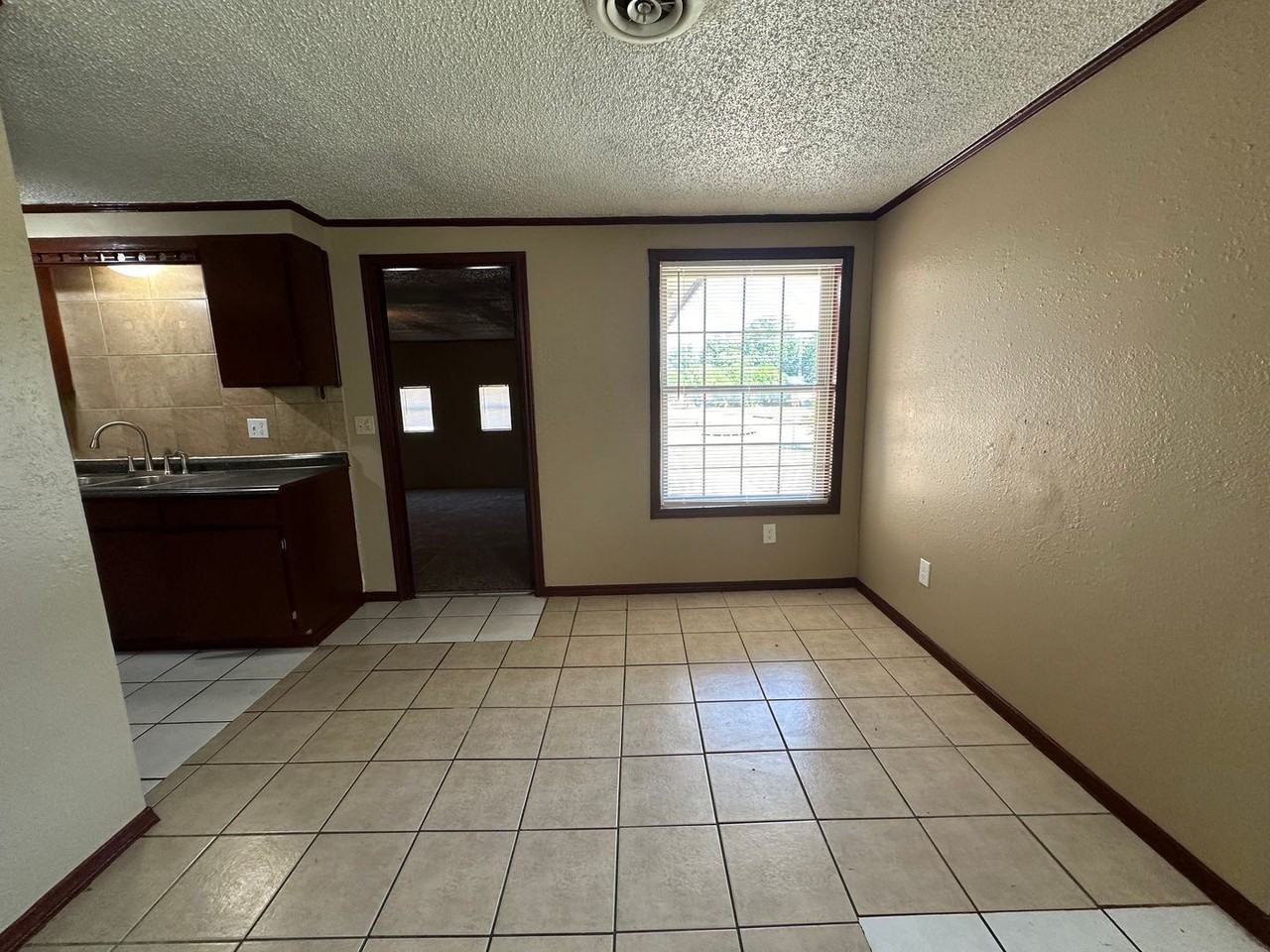 4207 Shadybrook Drive - Photo 6 of 27