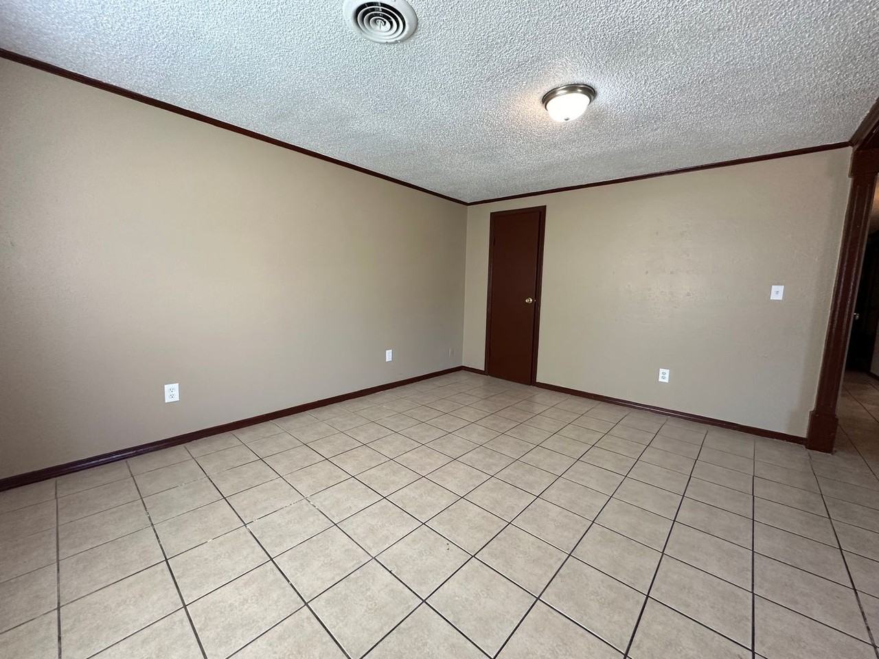 4207 Shadybrook Drive - Photo 7 of 27