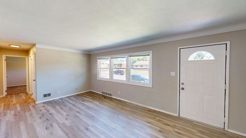 2517 Baywood St - Photo 2 of 11