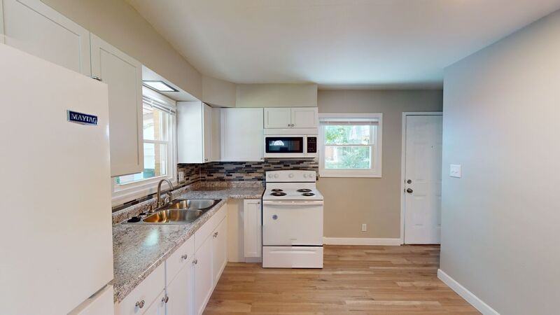 2517 Baywood St - Photo 3 of 11