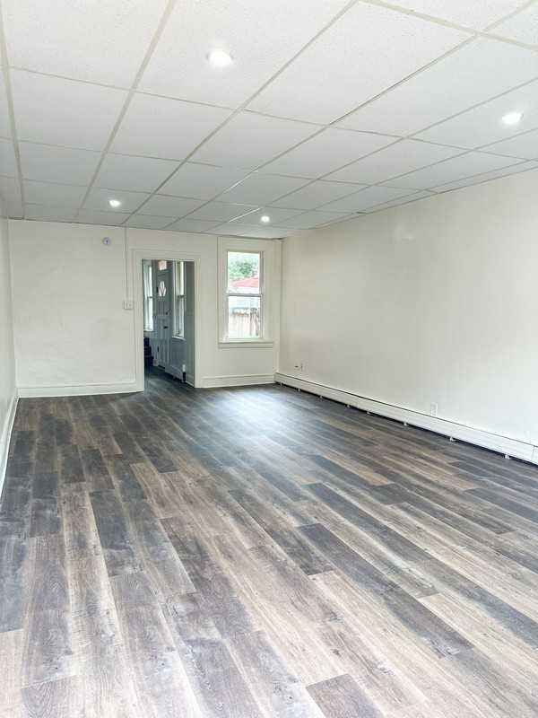 537 Poplar St - Photo 3 of 14