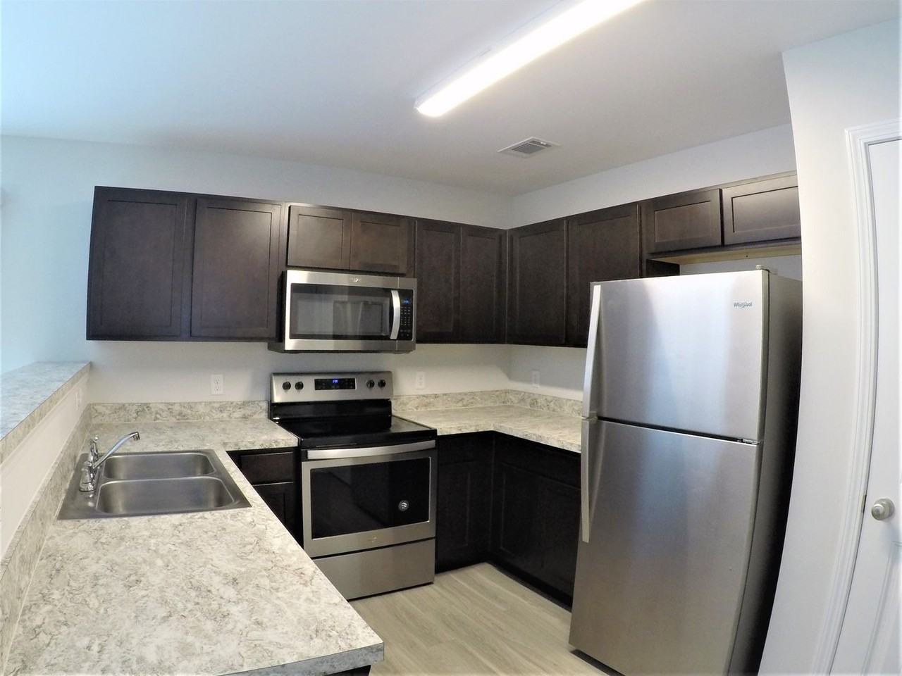 13 Newport Sq Ct - Photo 4 of 9