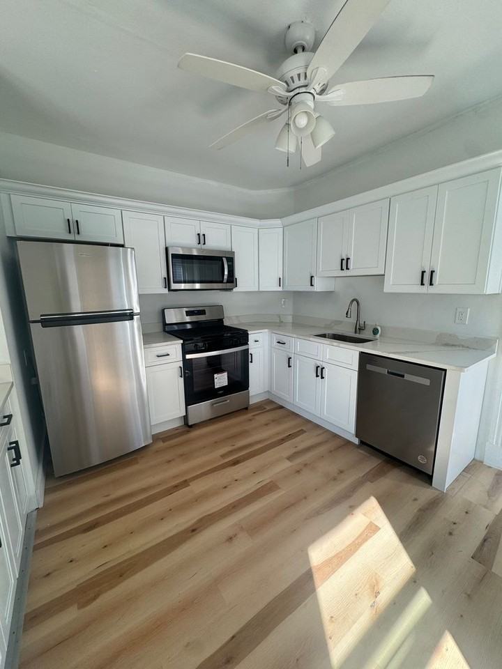 118 Oakland Ter - Photo 2 of 20