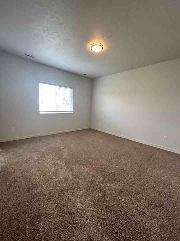 7052 S Catfish Creek Ave - Photo 7 of 30