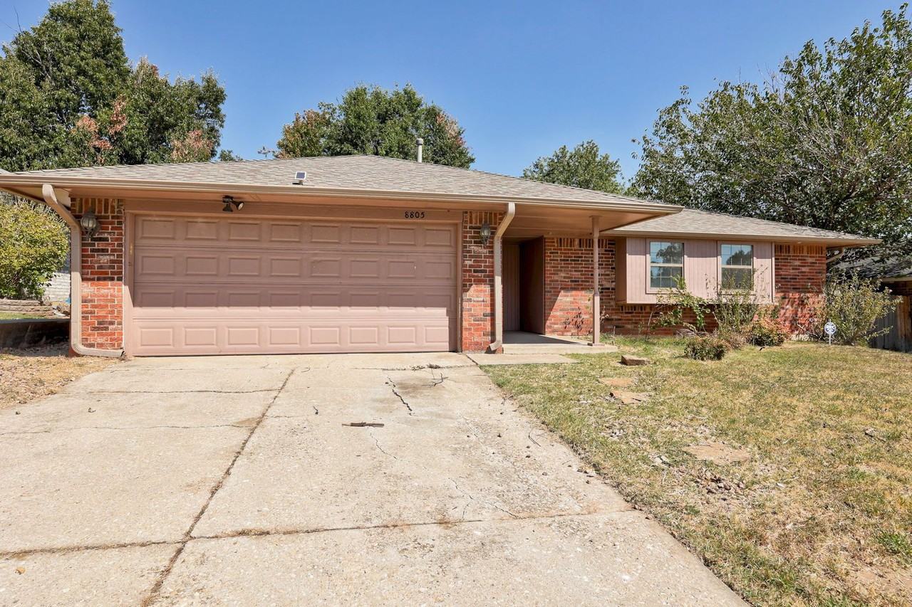 8805 Nw 82nd St - Photo 3 of 50