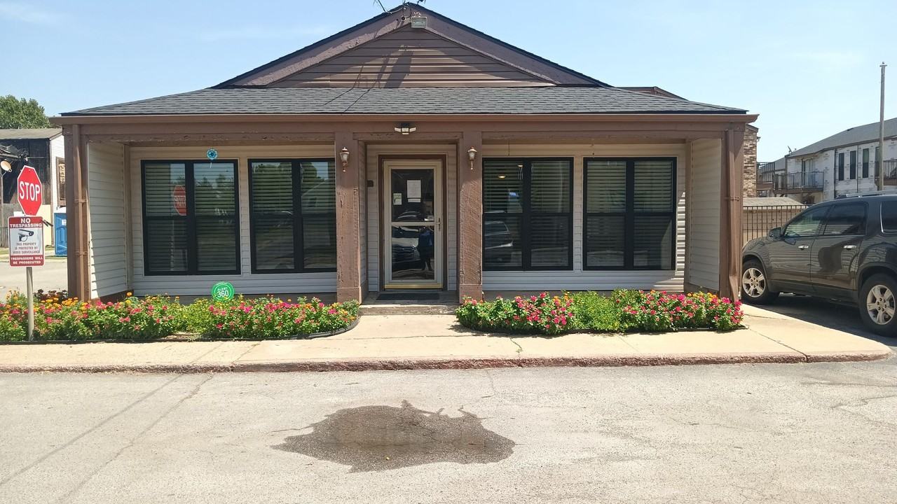 Shelton Gardens Apartments - Photo 3 of 38