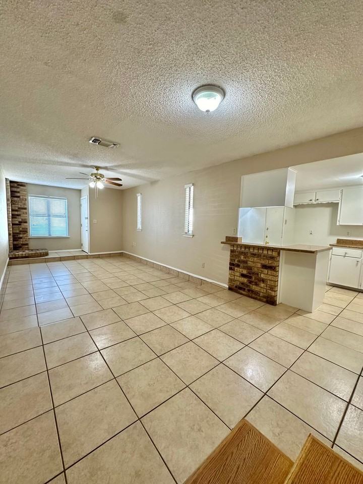 1042 Glenna St - Photo 3 of 23