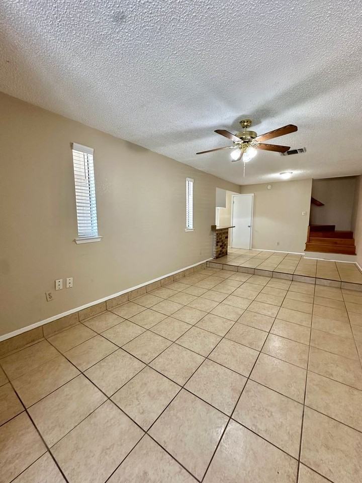 1042 Glenna St - Photo 4 of 23